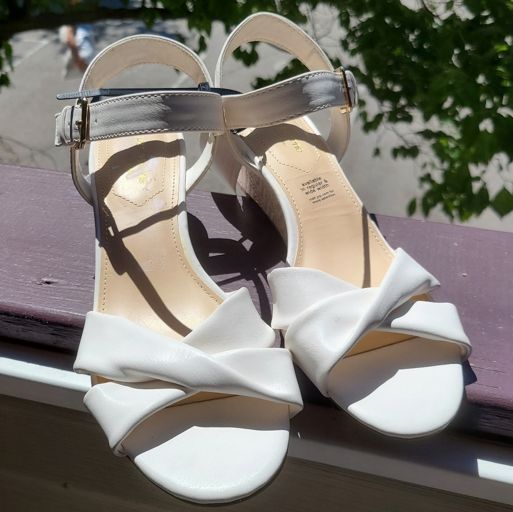 Liz Claiborne Sewell White Sandals